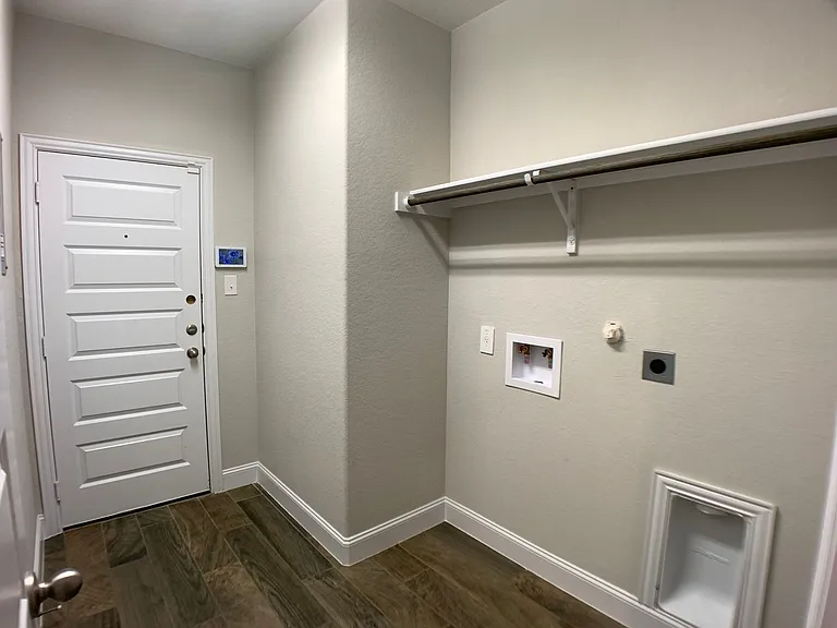 1324 Spring Row St — Photo 26
