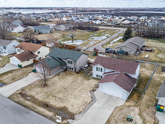 3rd image of 420 6th Ave