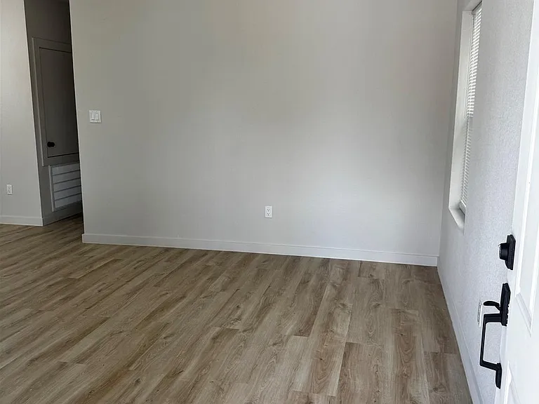 9713 Cargil — Photo 3