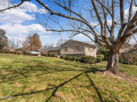 3rd image of 1309 N Briscoe Cir