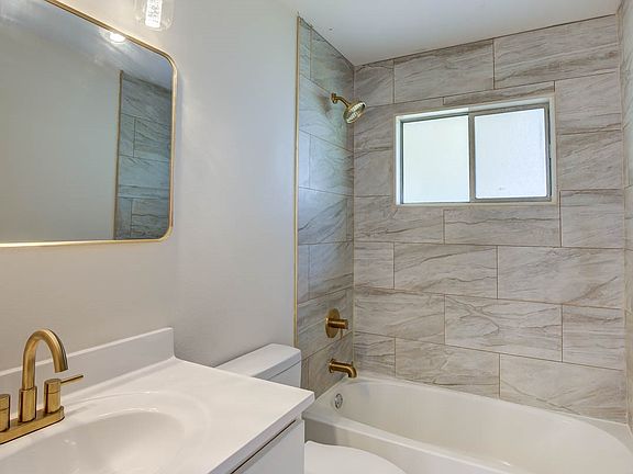 5th image of 5421 Daffodil St