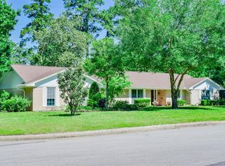 21 Fairway Dr, Conroe, TX 77304