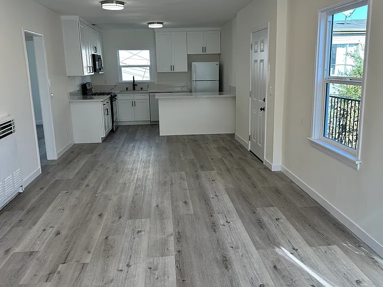 2015 S Shenandoah St #2015 — Photo 3
