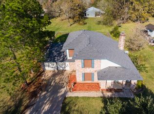 107 Oak Colony Dr, Angleton, TX 77515