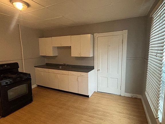 2nd image of 113 Spruce St #1R