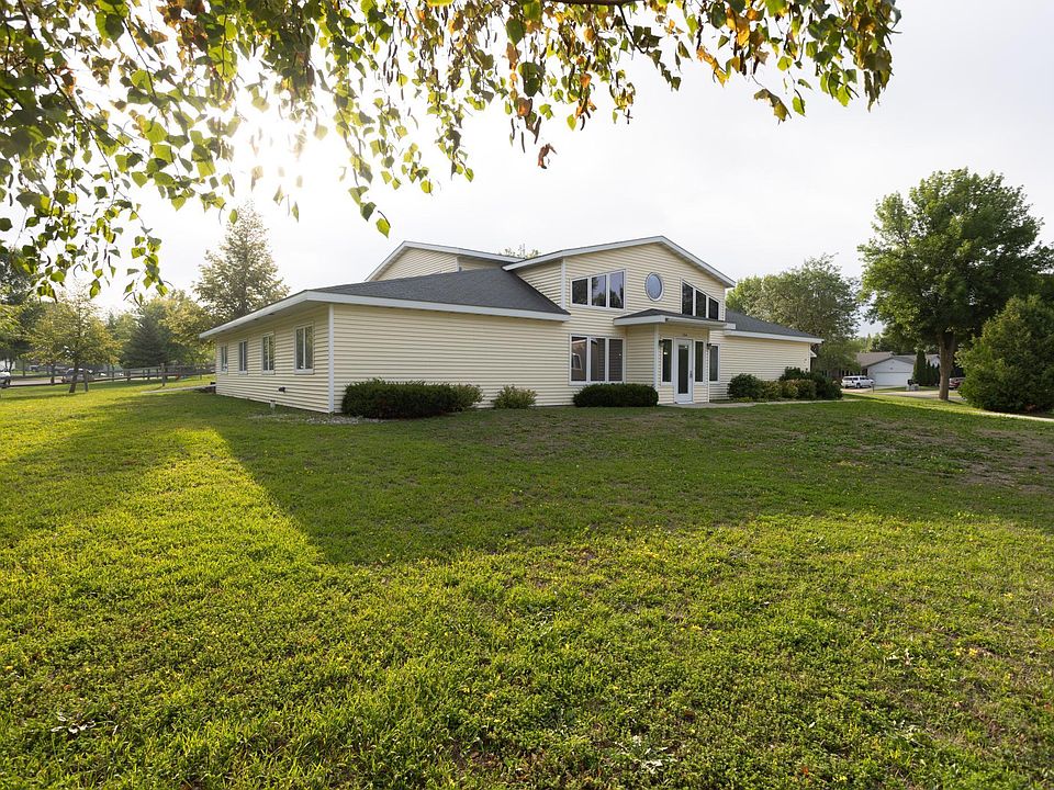1st image of 124 Oriole Dr