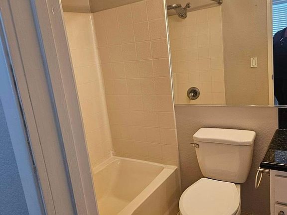 5th image of 404 W 4th St APT 8