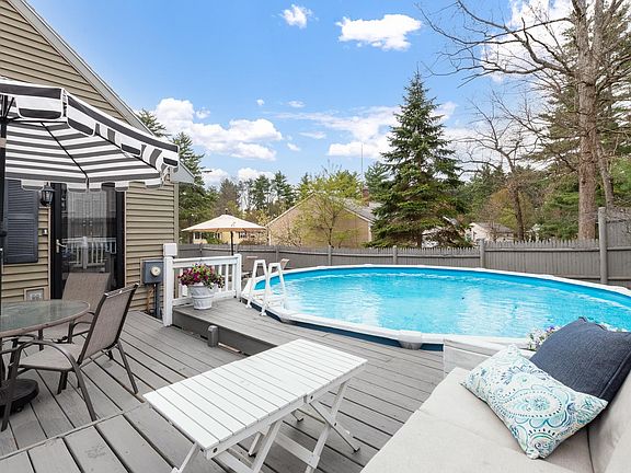 3rd image of 12 Wedgewood Drive