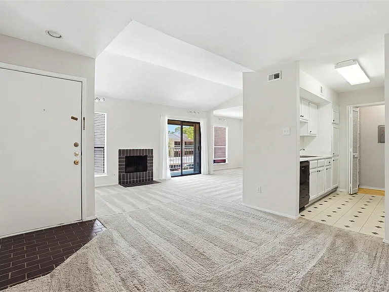 2025 Augusta Dr #804 — Photo 5