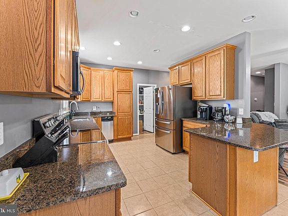 5th image of 1015 Julian Dr