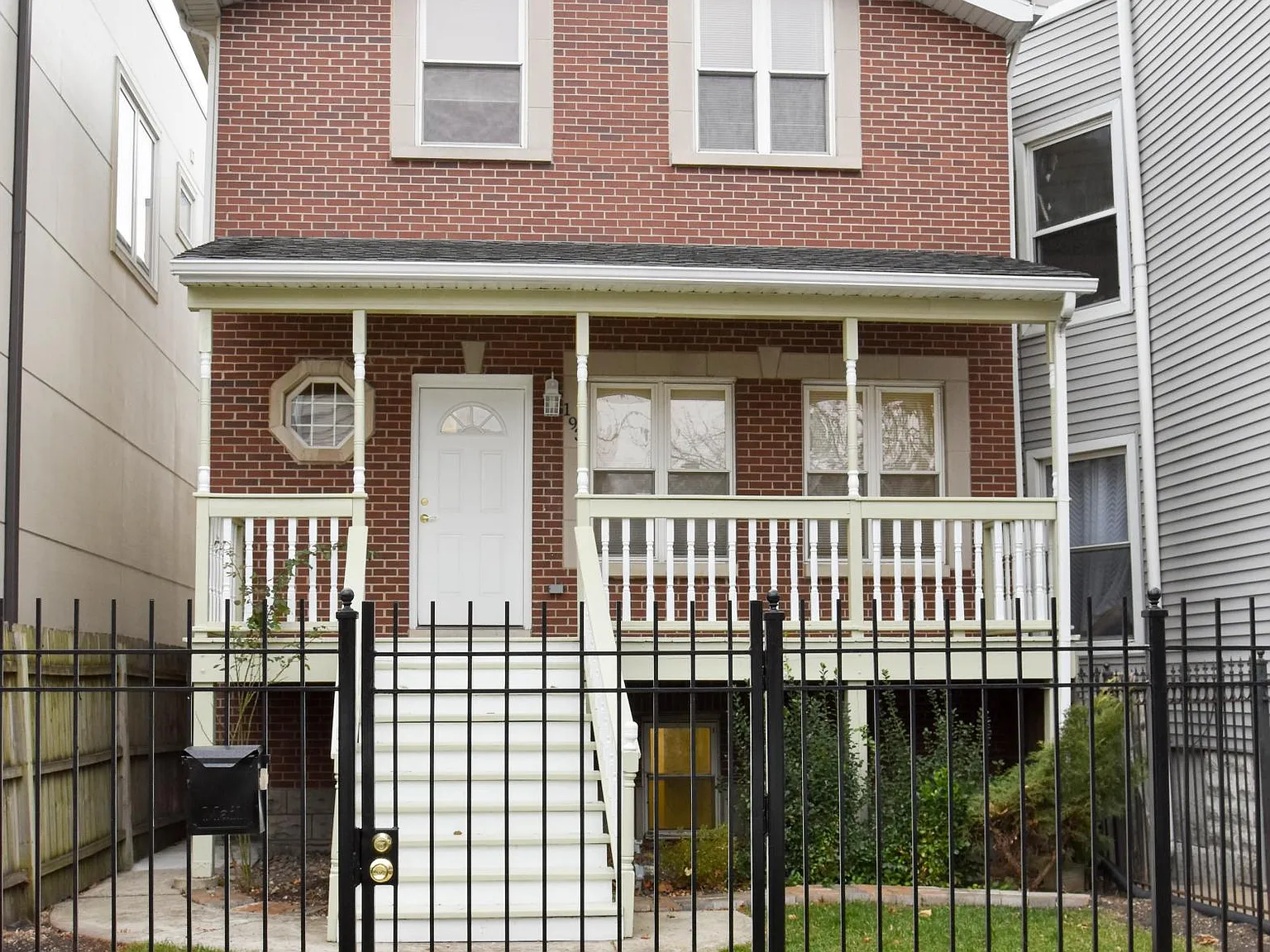 3 bed, 2.5 bath, 2950 sqft, $3,750 — Photo 1
