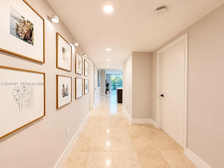 Royal Oaks Ln — Photo 3