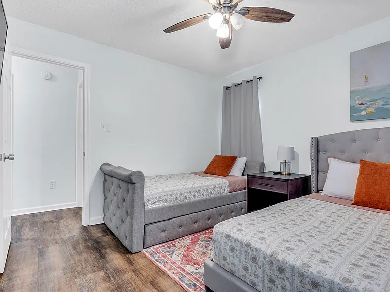 8301 Manhatten Dr — Photo 35