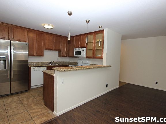 3rd image of 3030 Suncrest Dr Unit 105
