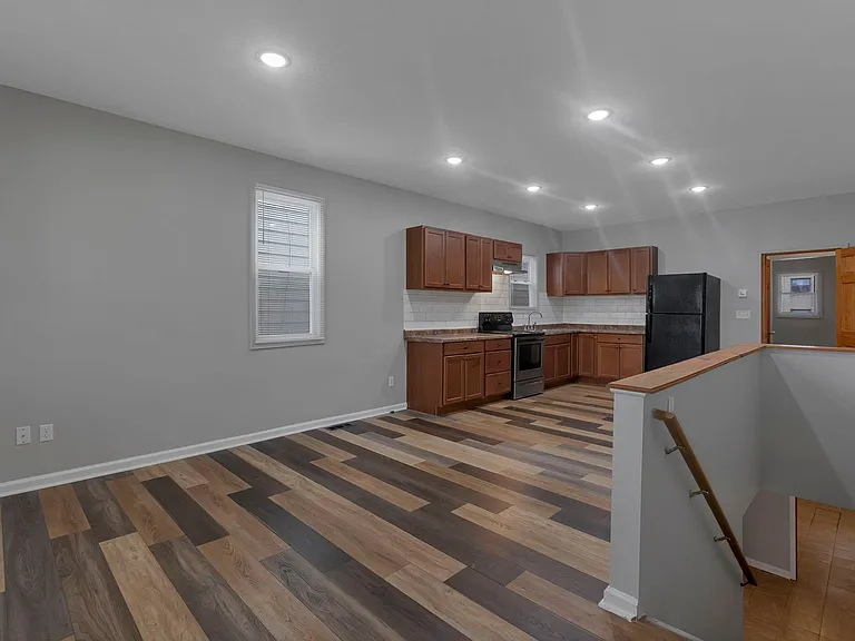 2023 - 2025 Sullivant Ave — Photo 10
