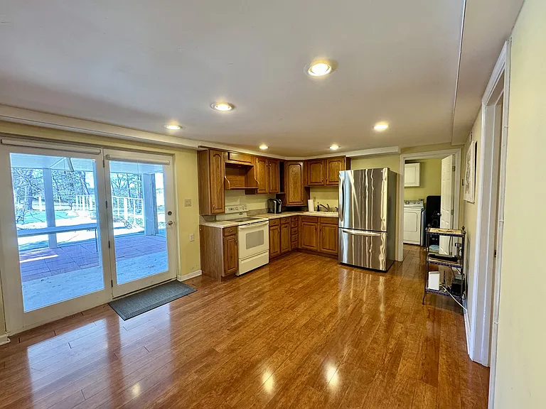 891 Leona Dr — Photo 4