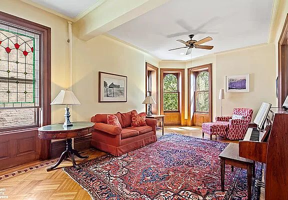 5th image of 162 8th Ave APT 4R