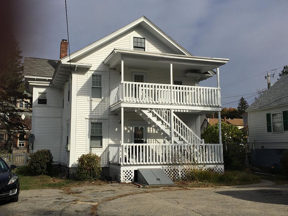 Rear of building with plenty of parking.