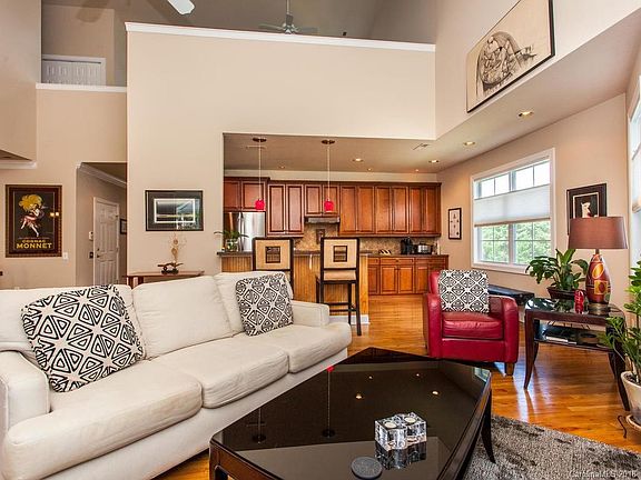 3rd image of 182 Towne Place Dr