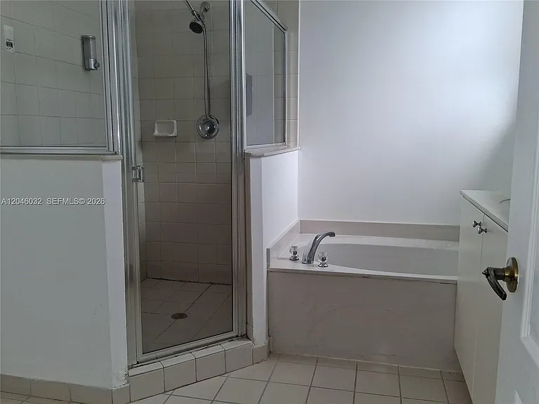1044 NE 30th Ave — Photo 16