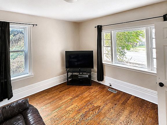 3rd image of 505 Paterson St