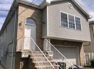 49 4th St, Newark, NJ 07107