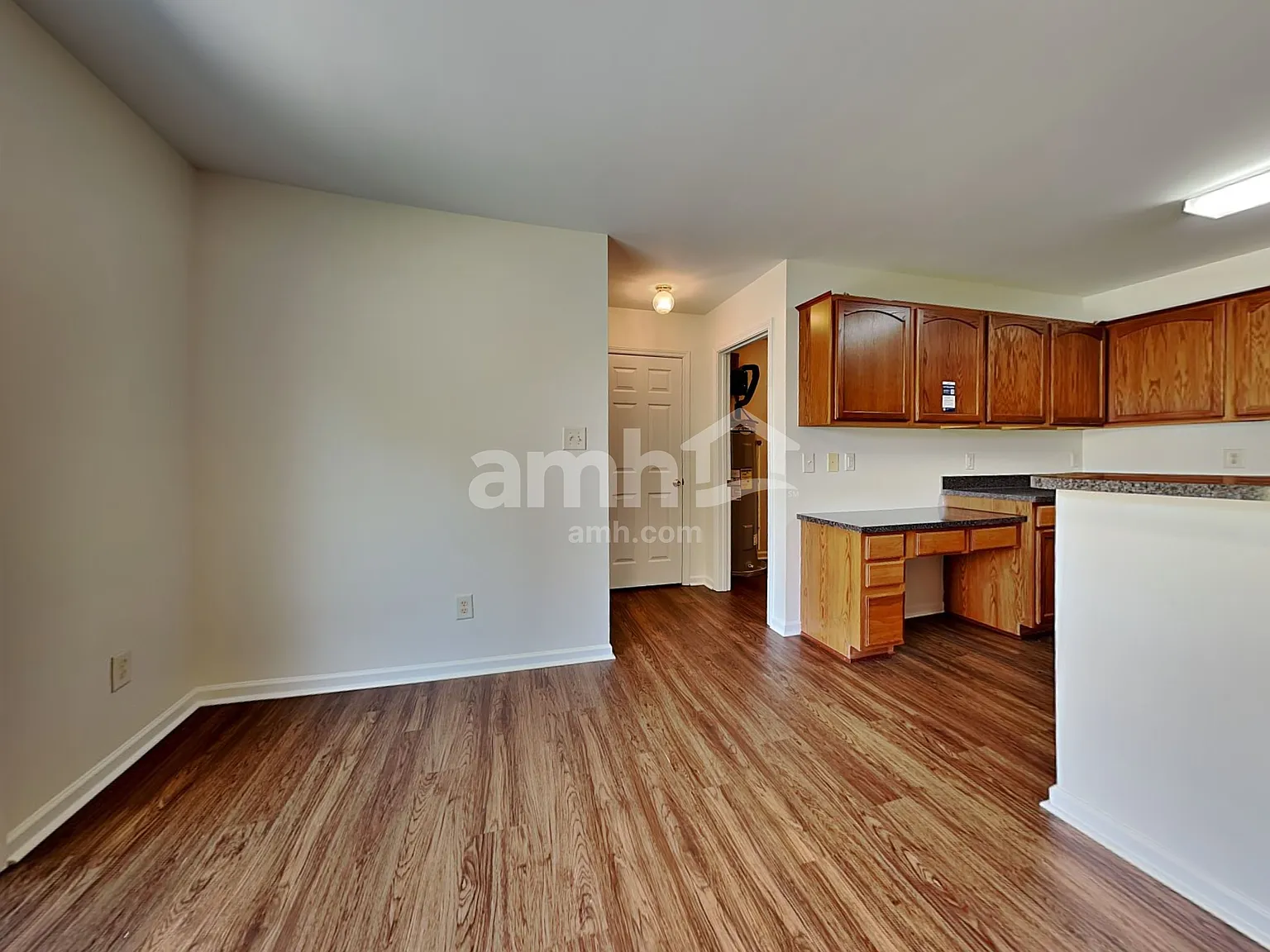 3 bed, 2.5 bath, 2381 sqft, $2,280 — Photo 4