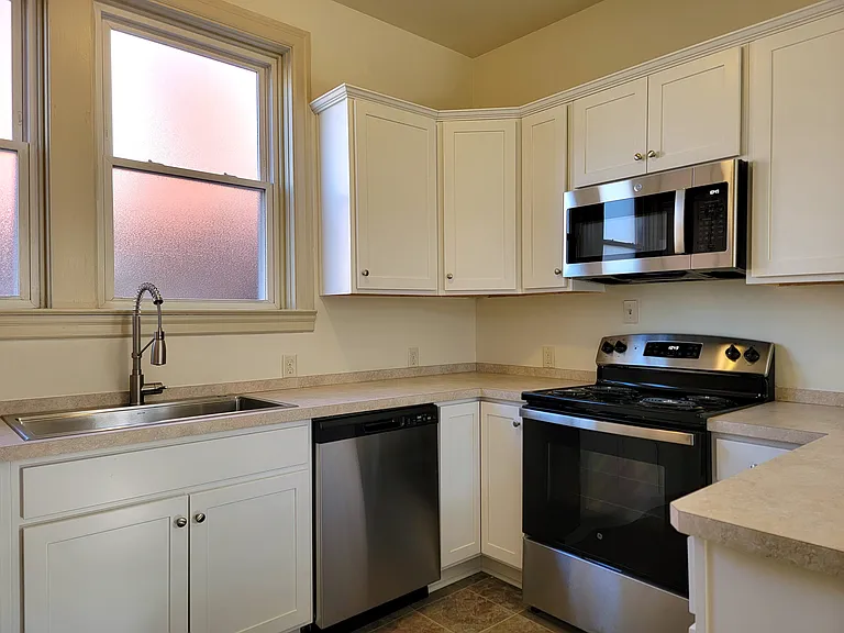 320 N Lime St #D — Photo 5