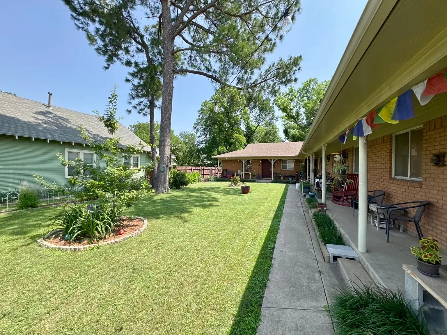 419 W Sycamore Street — Photo 3