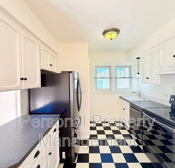 209 W 35th St — Photo 6
