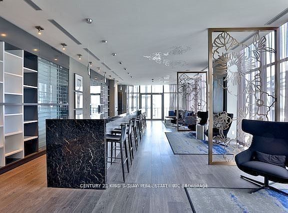 4th image of 1080 Bay St #2909