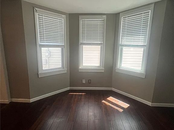 4th image of 1871 W 48th St