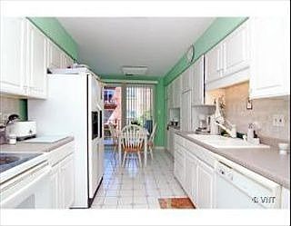 2nd image of 140 Franklin Pl E APT 206