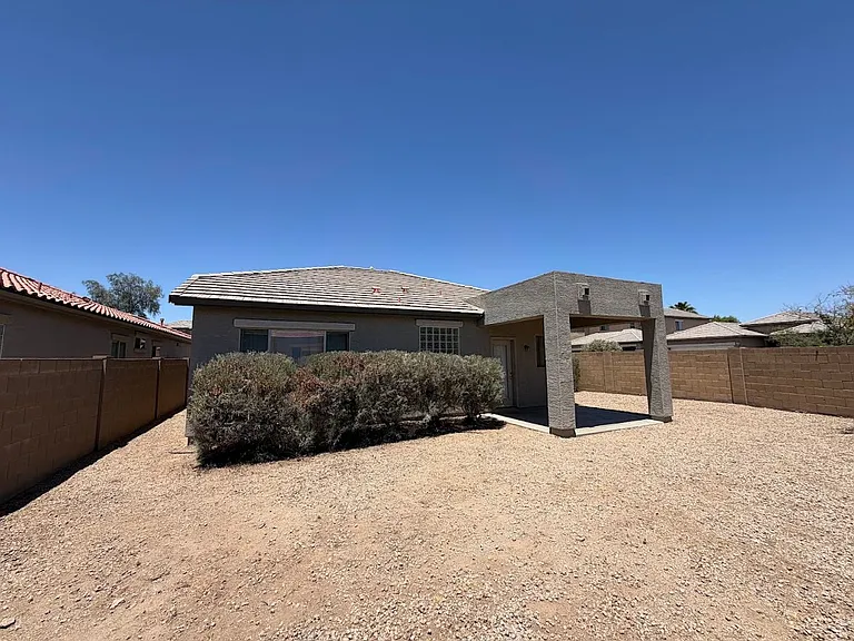 9401 W Berkeley Rd — Photo 22