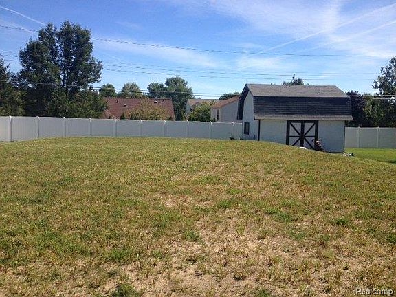 4th image of 24706 Glenda Ave