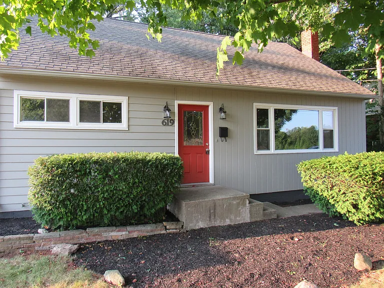 619 Mull Ave — Photo 1