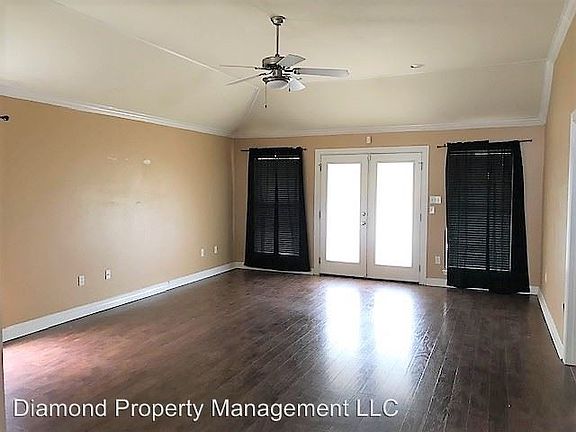 4th image of 504 Gaston Cir
