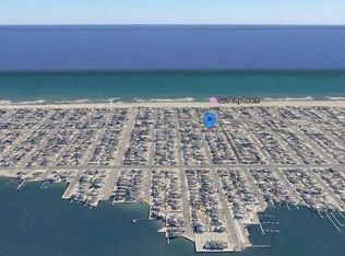 813 N Central Ave, Surf City, NJ 08008