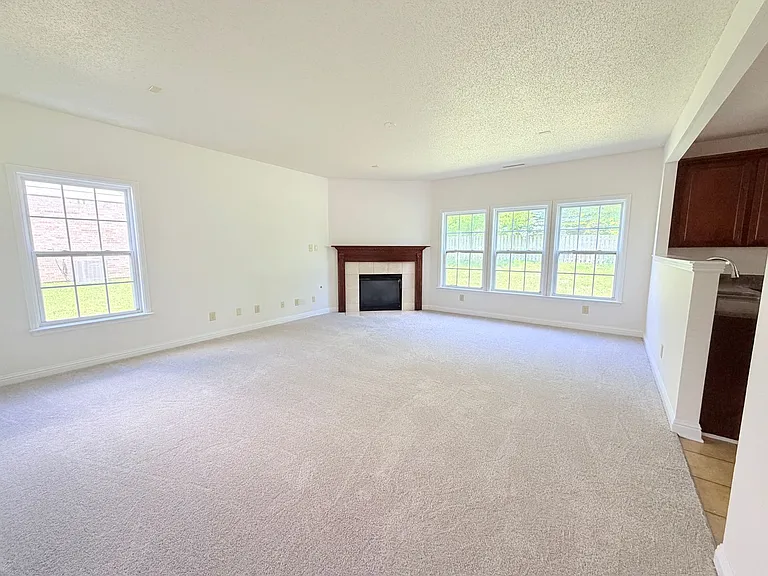 2946 Heirloom Ln — Photo 8