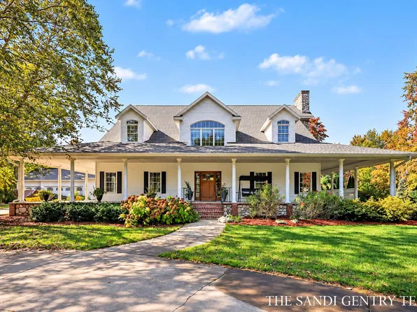 2622 Primrose Creek Dr, Fruitport, MI 49415