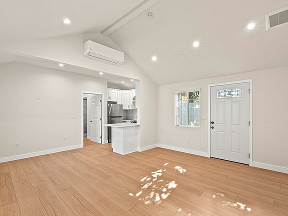 3rd image of 6516 Beck Ave #1/2