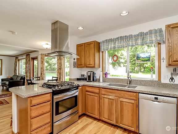 4th image of 11930 205th Drive SE