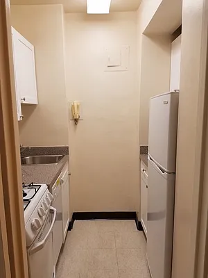 Rented by Manhattan Apartment Organization | media 13