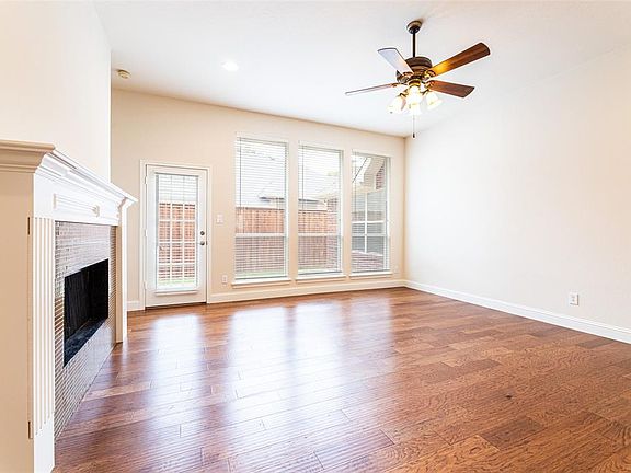 5th image of 4825 Holly Berry Dr