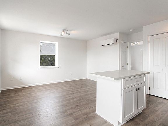 5th image of 2427 Kerlerec St APT 5