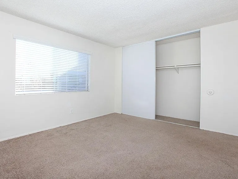 Sandalwood Apartments — Photo 54