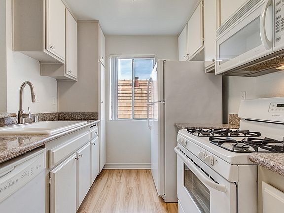 4th image of 4320 Van Nuys Blvd APT 101