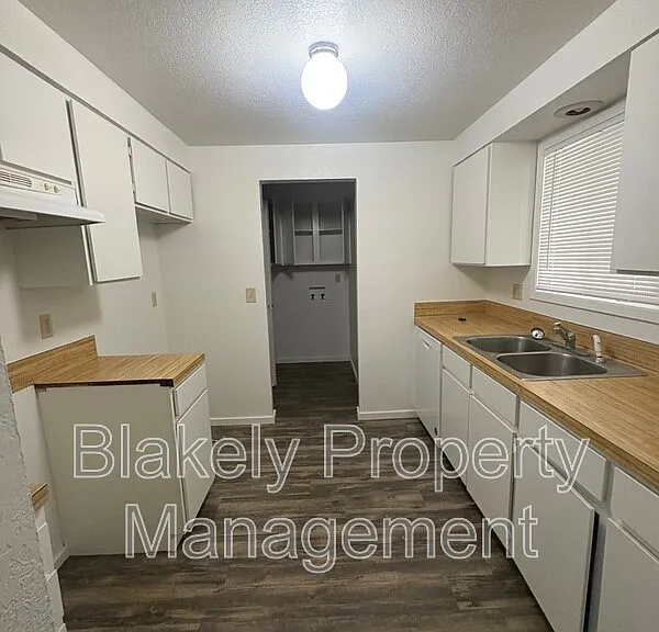 3047 N Linda Vista Ln — Photo 1