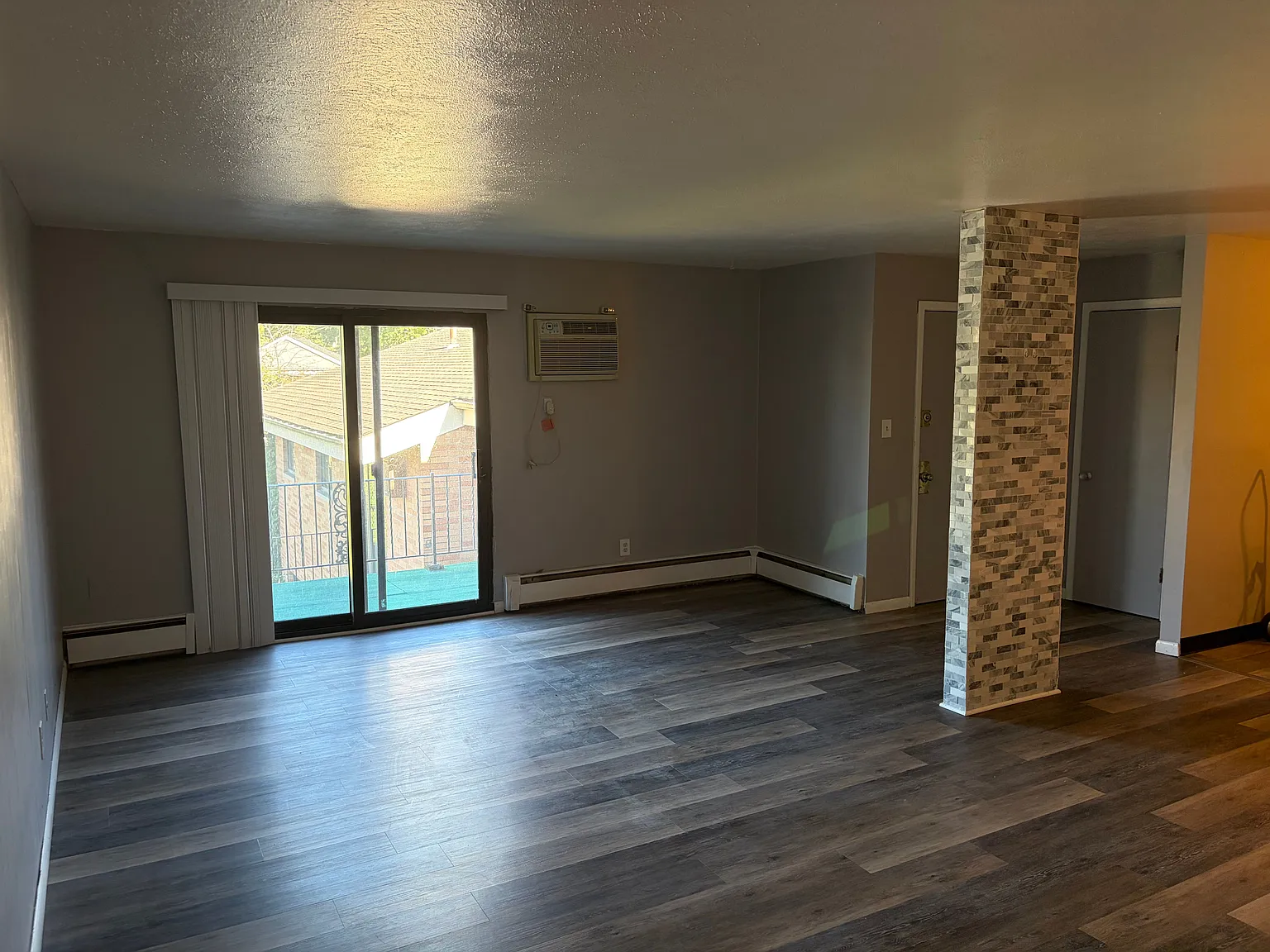 $1,200- 2 Bedroom apt. in Avon Lake — Photo 3