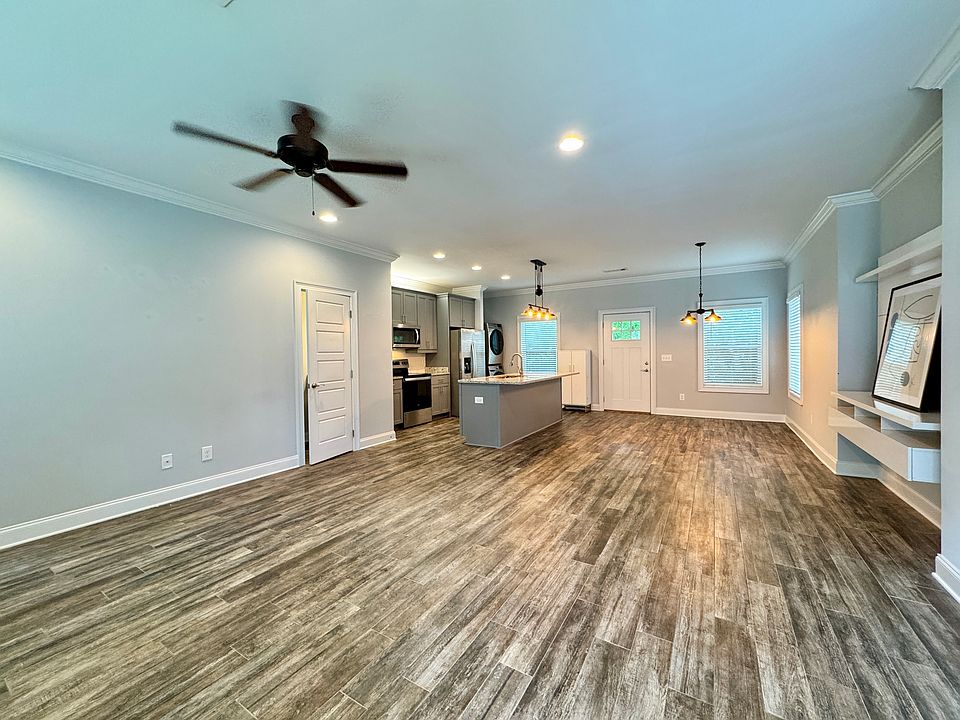 Open Concept - 30'6"x16'11"